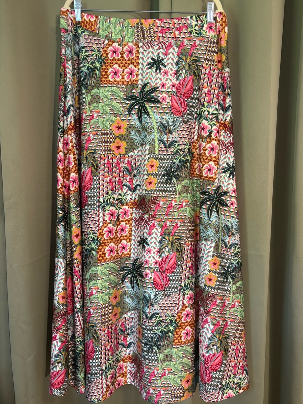 Robert Louis XL Tropical Multicolor
A-line Maxi Skirt, Very Good Condition - Picture 2 of 7